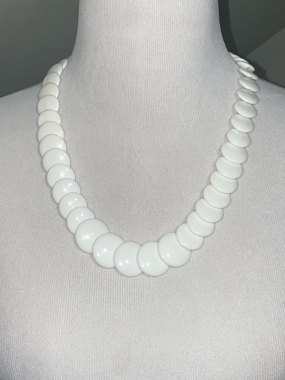 Vintage. 1970s. Trifari White Disc Collar Necklace